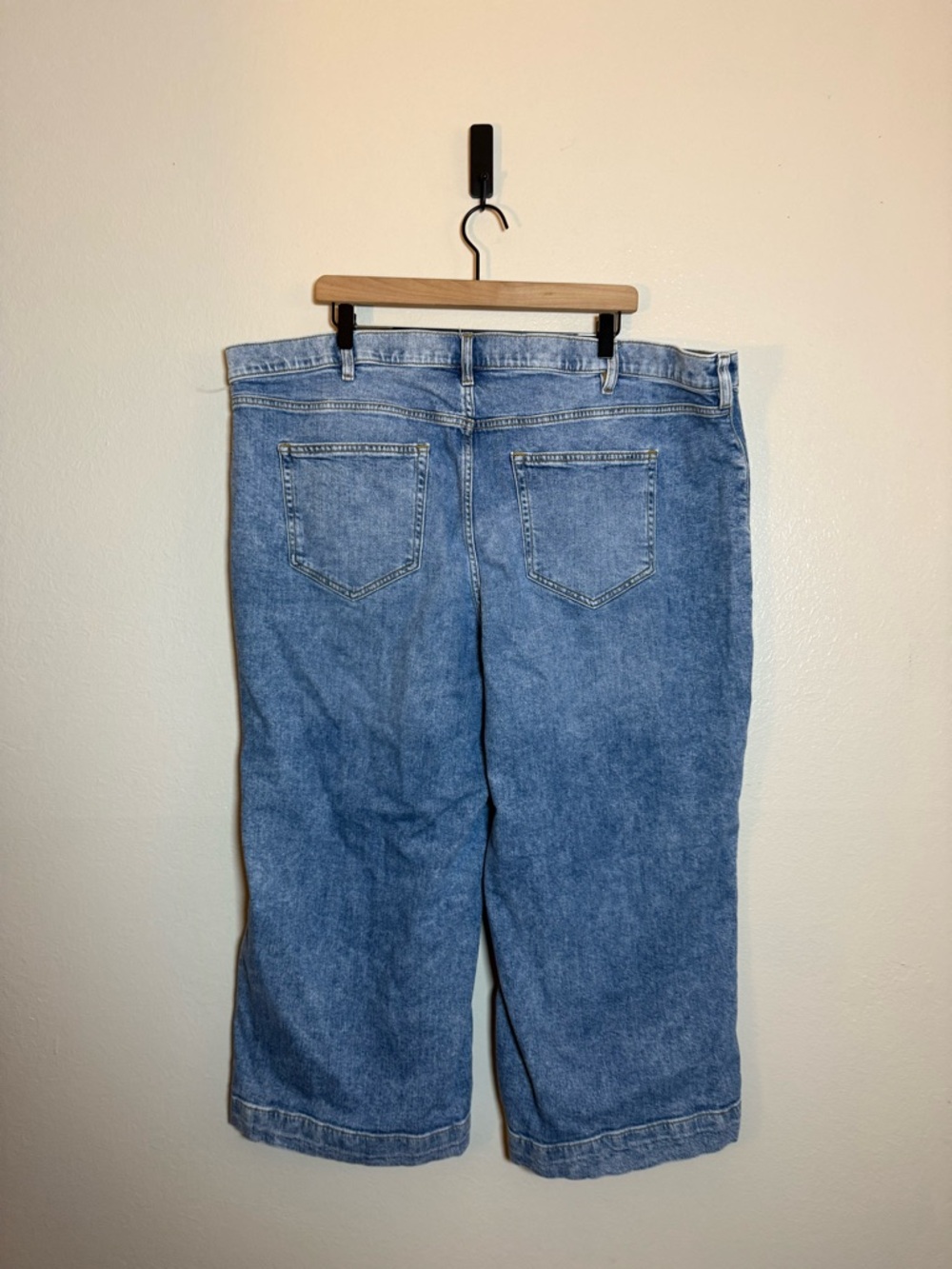 Land's End Soft Denim High Rise Wide Leg Patch Pocket Cropped Jeans - Picture 3 of 6